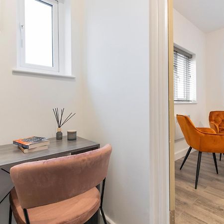 Beautiful-Cosy-King Sized Bed Flat 3 Min Walk To Tube Station Lejlighed London Eksteriør billede