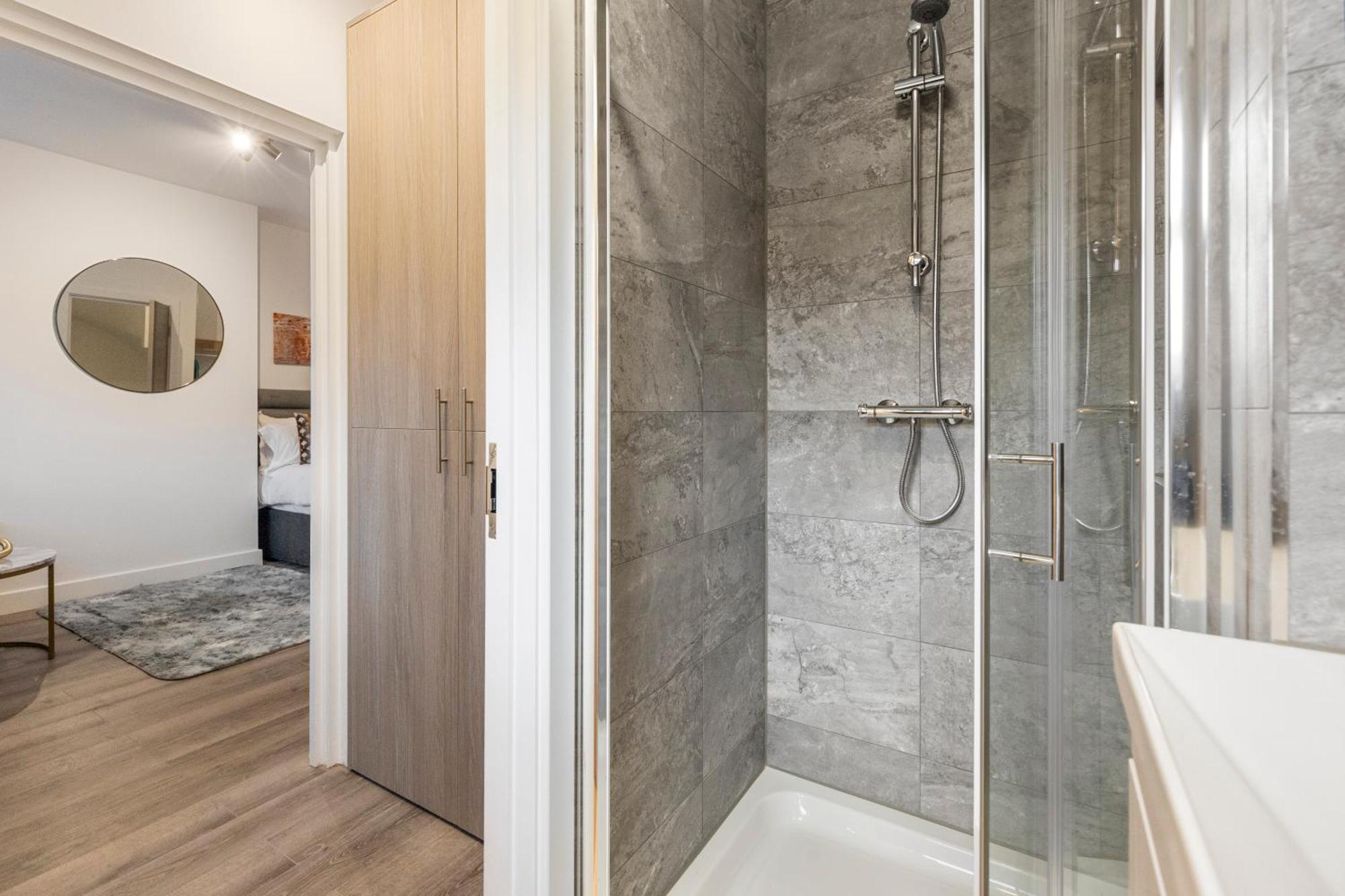 Beautiful-Cosy-King Sized Bed Flat 3 Min Walk To Tube Station Lejlighed London Eksteriør billede