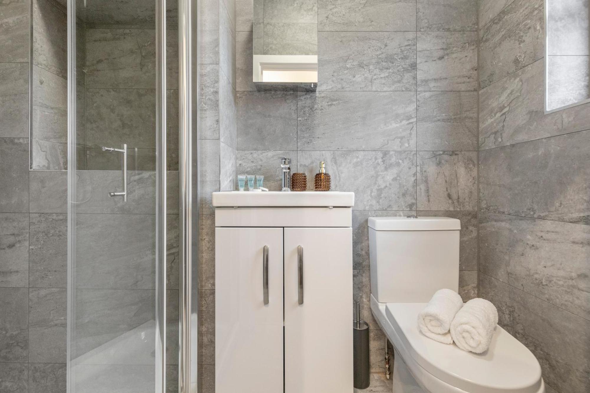 Beautiful-Cosy-King Sized Bed Flat 3 Min Walk To Tube Station Lejlighed London Eksteriør billede